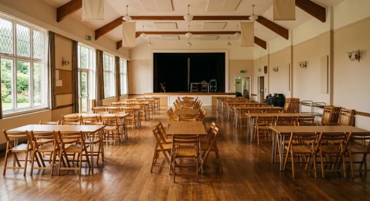 Louer une salle des fêtes en France : démarches, tarifs et pièges à éviter